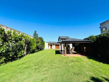 Casa de 7 ambientes y 5 habitaciones venta Ezeiza