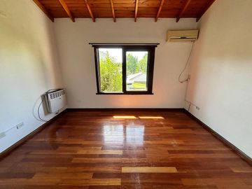 Casa de 7 ambientes y 5 habitaciones venta Ezeiza