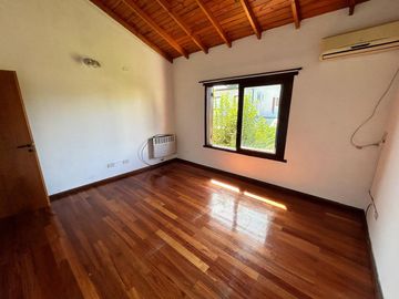 Casa de 7 ambientes y 5 habitaciones venta Ezeiza
