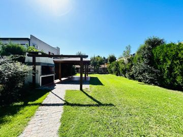 Casa de 7 ambientes y 5 habitaciones venta Ezeiza