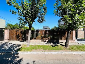Casa de 7 ambientes y 5 habitaciones venta Ezeiza