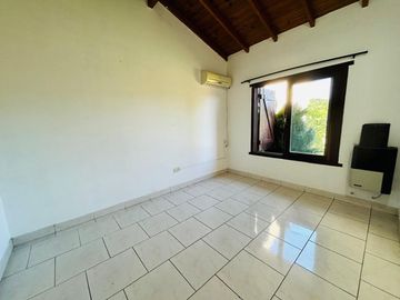 Casa de 7 ambientes y 5 habitaciones venta Ezeiza