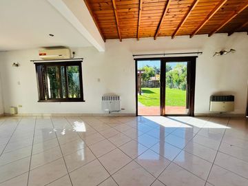Casa de 7 ambientes y 5 habitaciones venta Ezeiza