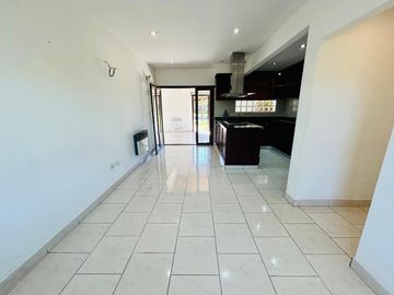Casa de 7 ambientes y 5 habitaciones venta Ezeiza