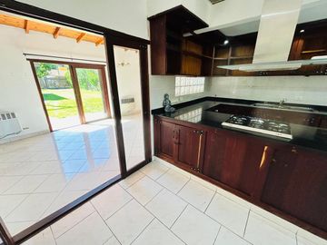 Casa de 7 ambientes y 5 habitaciones venta Ezeiza