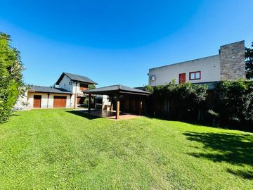 Casa de 7 ambientes y 5 habitaciones venta Ezeiza