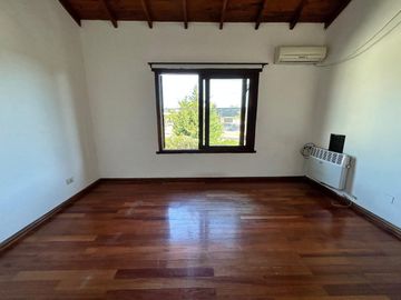 Casa de 7 ambientes y 5 habitaciones venta Ezeiza