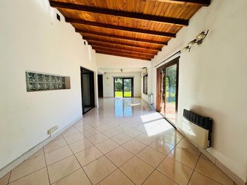 Casa de 7 ambientes y 5 habitaciones venta Ezeiza