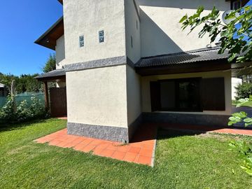 Casa de 7 ambientes y 5 habitaciones venta Ezeiza