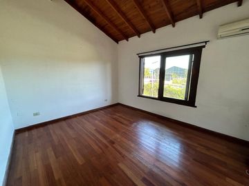 Casa de 7 ambientes y 5 habitaciones venta Ezeiza