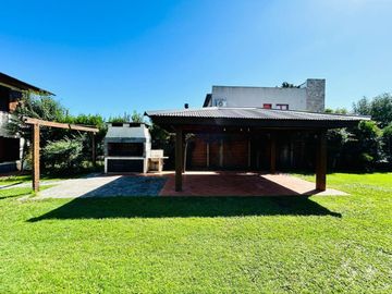 Casa de 7 ambientes y 5 habitaciones venta Ezeiza