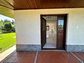 Casa de 7 ambientes y 5 habitaciones venta Ezeiza
