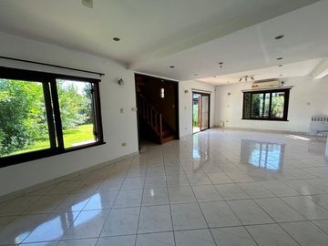 Casa de 7 ambientes y 5 habitaciones venta Ezeiza