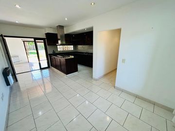 Casa de 7 ambientes y 5 habitaciones venta Ezeiza