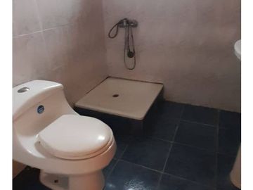 Finster Vende Gran Propiedad Uso Comercial Y Residencial Qui