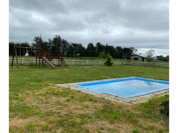 Parela 3,77ha. Con Casa, Bodega, Piscina, Quincho (en Oferta