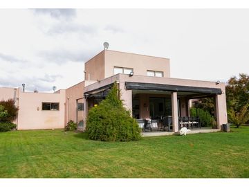 Casa En Venta Condominio Alto Huilquilemu, Talca.