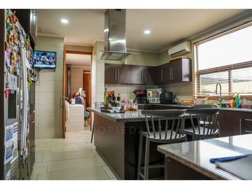 Casa En Venta Condominio Alto Huilquilemu, Talca.