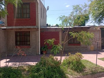 VENTA DE CASA A RECICLAR EN GUAYMALLEN
