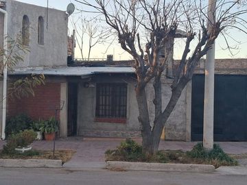 VENTA DE CASA A RECICLAR EN GUAYMALLEN