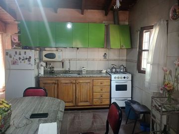 VENTA DE CASA A RECICLAR EN GUAYMALLEN