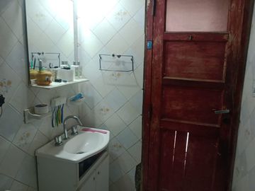 VENTA DE CASA A RECICLAR EN GUAYMALLEN