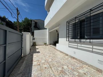 VENTA CASA RAMOS MEJIA 6 AMBIENTES CON PISCINA Y C