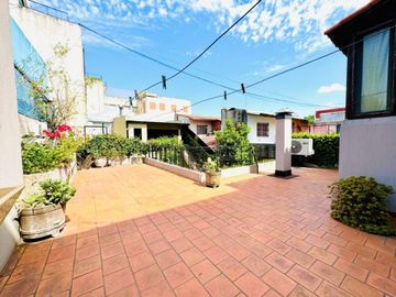 VENTA CASA RAMOS MEJIA 6 AMBIENTES CON PISCINA Y C