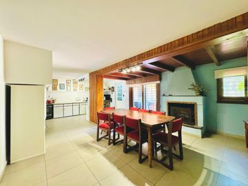 VENTA CASA RAMOS MEJIA 6 AMBIENTES CON PISCINA Y C