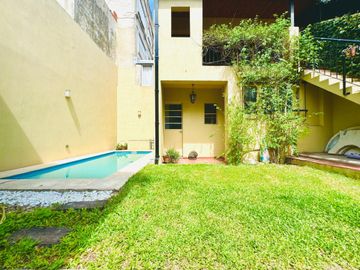 VENTA CASA RAMOS MEJIA 6 AMBIENTES CON PISCINA Y C