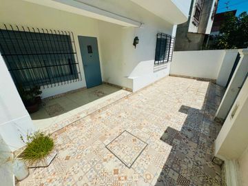 VENTA CASA RAMOS MEJIA 6 AMBIENTES CON PISCINA Y C