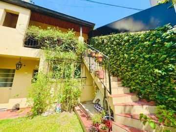 VENTA CASA RAMOS MEJIA 6 AMBIENTES CON PISCINA Y C