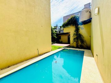 VENTA CASA RAMOS MEJIA 6 AMBIENTES CON PISCINA Y C
