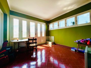 VENTA CASA RAMOS MEJIA 6 AMBIENTES CON PISCINA Y C
