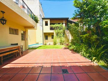 VENTA CASA RAMOS MEJIA 6 AMBIENTES CON PISCINA Y C