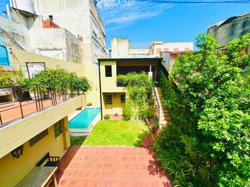 VENTA CASA RAMOS MEJIA 6 AMBIENTES CON PISCINA Y C