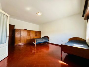 VENTA CASA RAMOS MEJIA 6 AMBIENTES CON PISCINA Y C