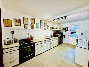 VENTA CASA RAMOS MEJIA 6 AMBIENTES CON PISCINA Y C
