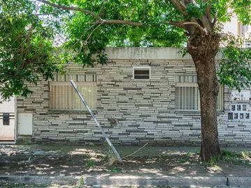 VENTA PH 2 AMB. Y PATIO CERRADO EN RAMOS MEJIA
