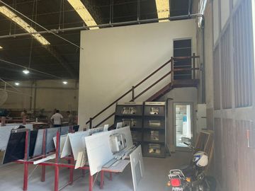 SE VENDE GALPON DE AMPLIAS DIMENSIONES