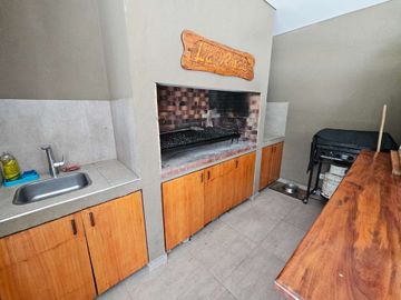 SAN CARLOS COUNTRY VENTA- CASA 5 amb con pileta