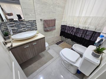 SAN CARLOS COUNTRY VENTA- CASA 5 amb con pileta