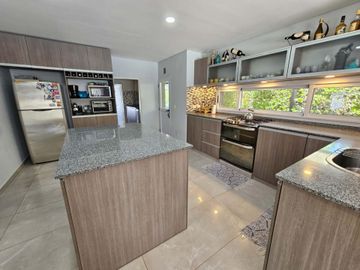 SAN CARLOS COUNTRY VENTA- CASA 5 amb con pileta