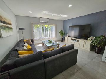 SAN CARLOS COUNTRY VENTA- CASA 5 amb con pileta