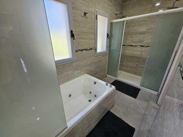 SAN CARLOS COUNTRY VENTA- CASA 5 amb con pileta