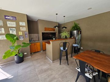 SAN CARLOS COUNTRY VENTA- CASA 5 amb con pileta