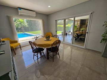 SAN CARLOS COUNTRY VENTA- CASA 5 amb con pileta