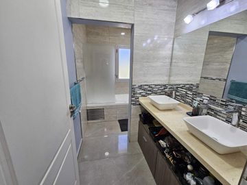 SAN CARLOS COUNTRY VENTA- CASA 5 amb con pileta