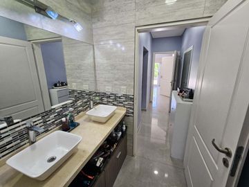 SAN CARLOS COUNTRY VENTA- CASA 5 amb con pileta