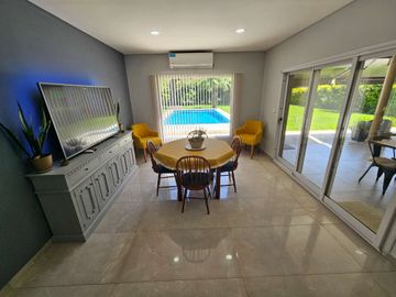 SAN CARLOS COUNTRY VENTA- CASA 5 amb con pileta
